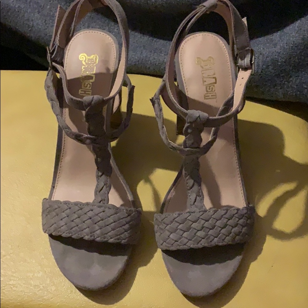 Brash taupe with wooden chunky heel